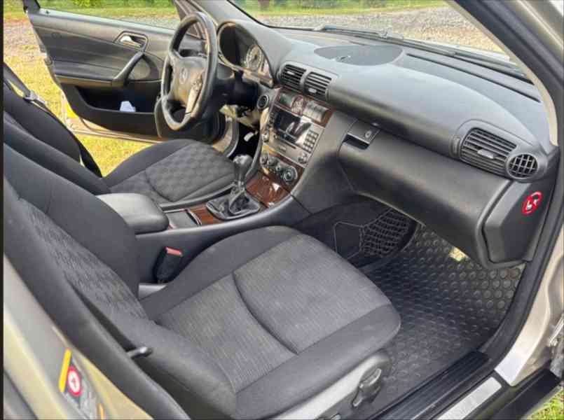 Mercedes-Benz Třídy C 1,8   180 - foto 11