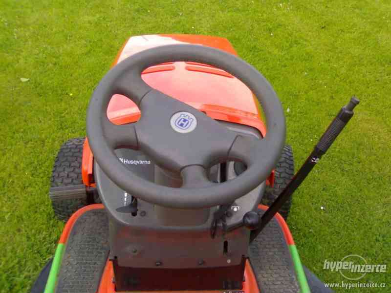 zahradní traktor Husgvarna LT 130 - foto 12