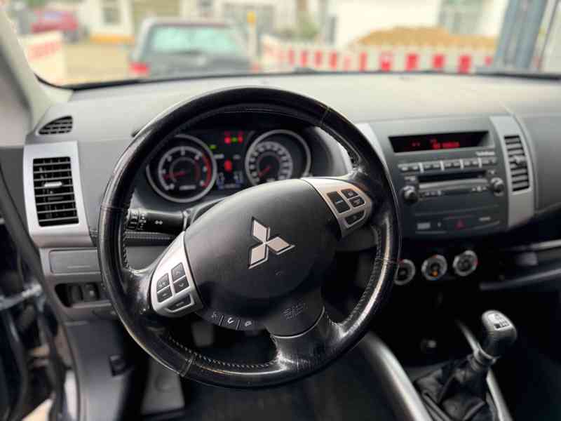 Mitsubishi Outlande 2,2 DI D 4x4 7 míst 130kw - foto 7