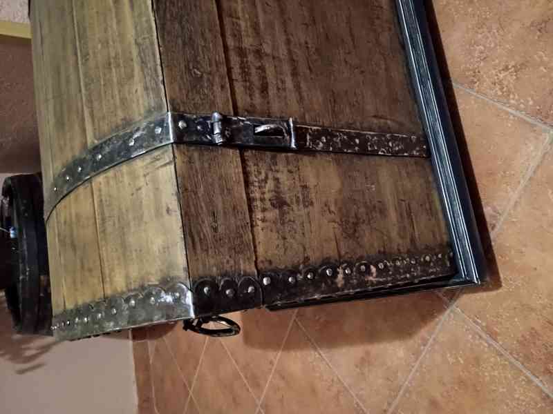 dubová kovaná truhlice - foto 7