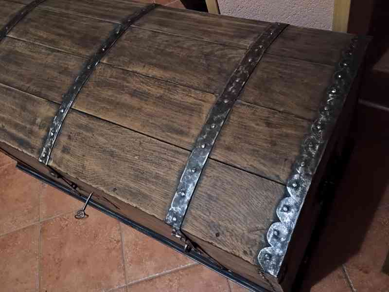 dubová kovaná truhlice - foto 5