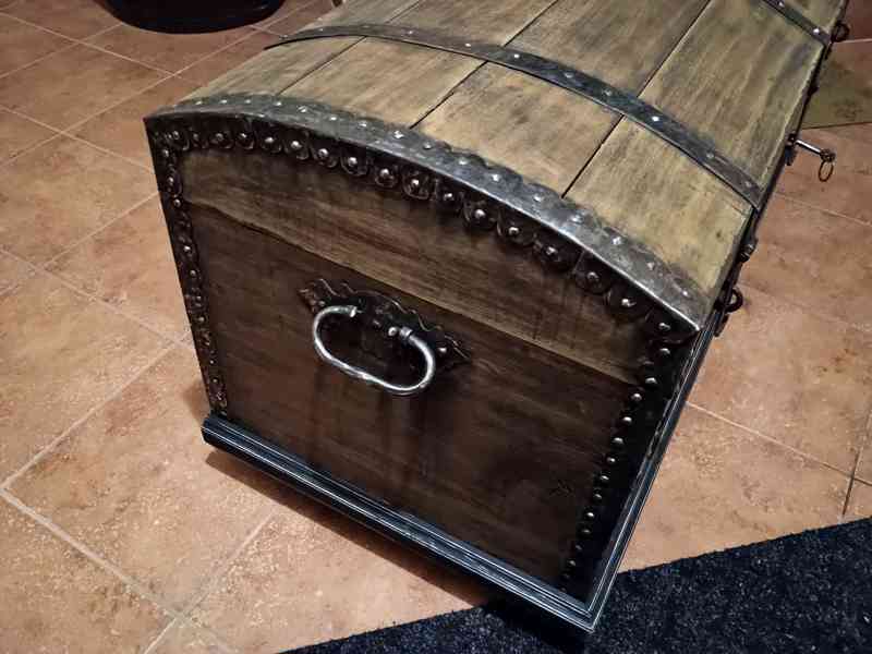 dubová kovaná truhlice - foto 4