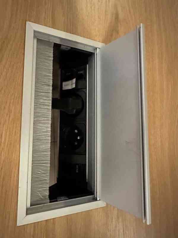 prodám velký jednací stůl s masivními nohami  - foto 3