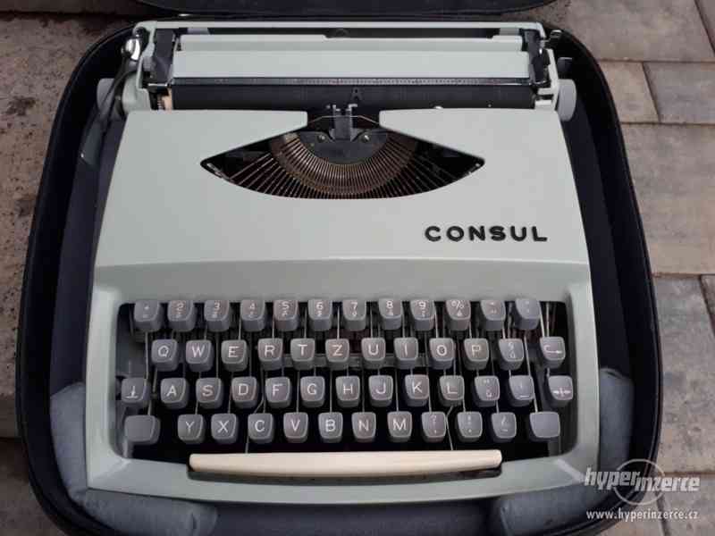 Prodám kufříkový psací stroj CONSUL - foto 1