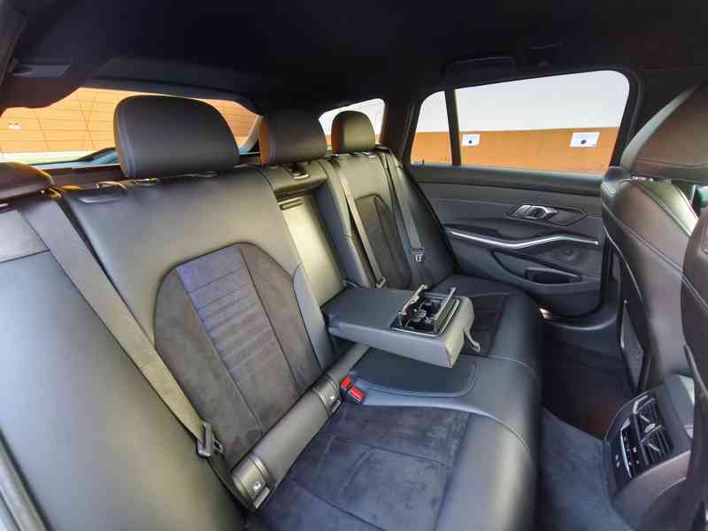 BMW 320d xDrive Touring G21 M Sport,MHEV,140 kW,ČR,DPH - foto 18