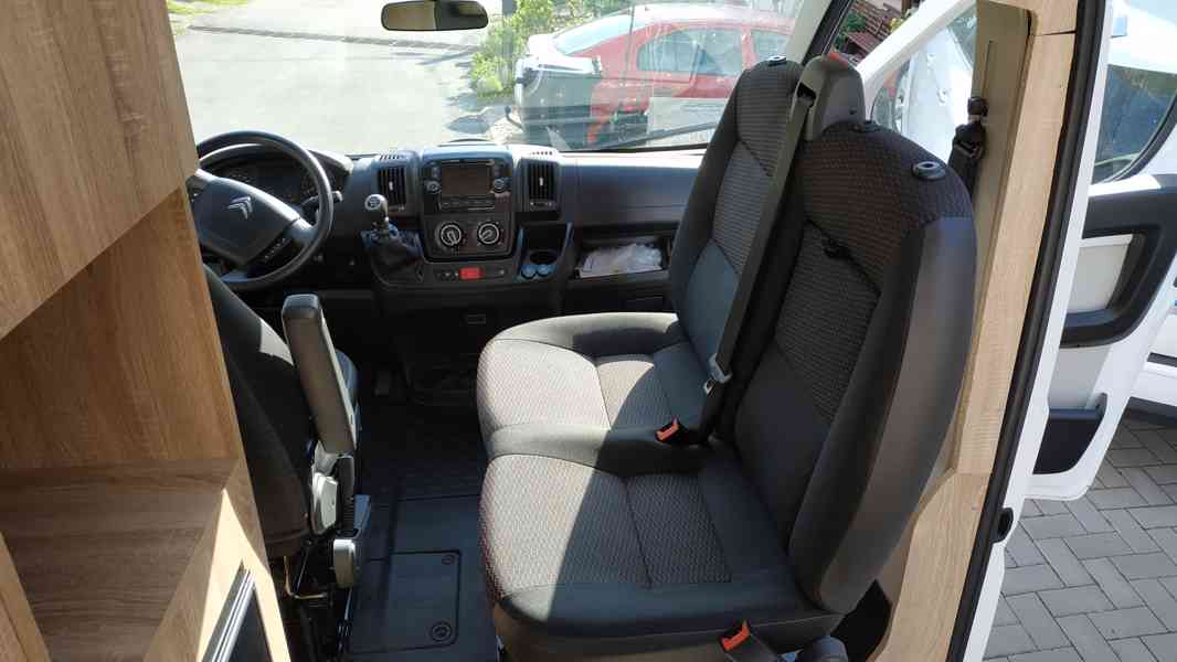 Prodám obytnou dodávku Citroen Jumper - foto 9