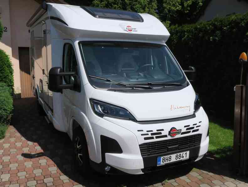 Zapůjčíme Vám zánovní obytný vůz Burstner Lyseo 690G - foto 3