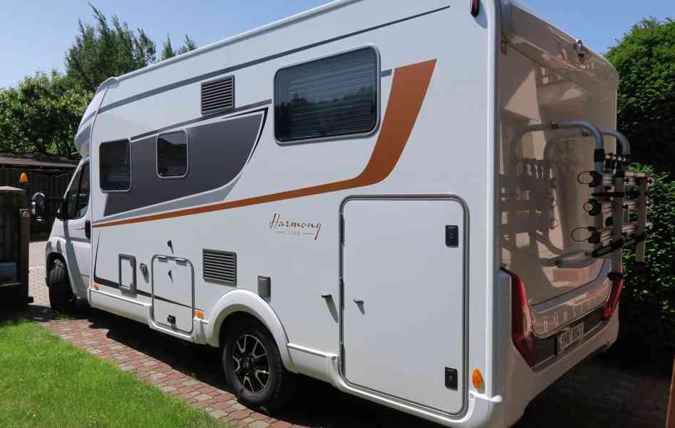 Zapůjčíme Vám zánovní obytný vůz Burstner Lyseo 690G - foto 2