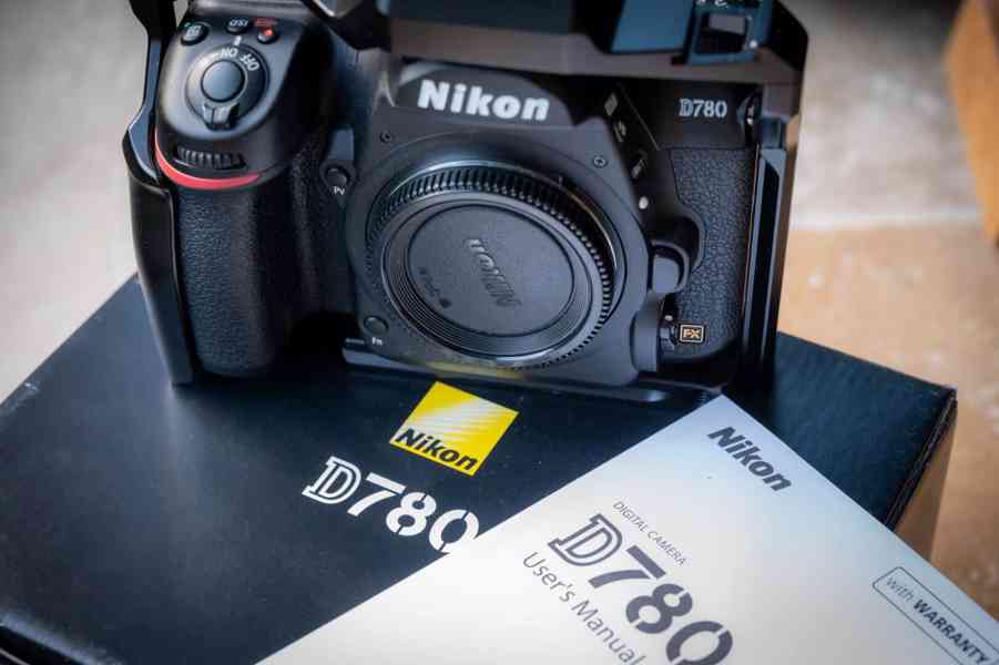 Nikon D780, perfektní stav, jako nová - foto 9