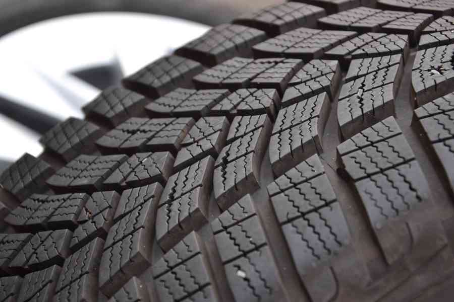Zimní NOVÝ komplet Škoda Octavia IV+205/55R17 GoodYear - foto 22