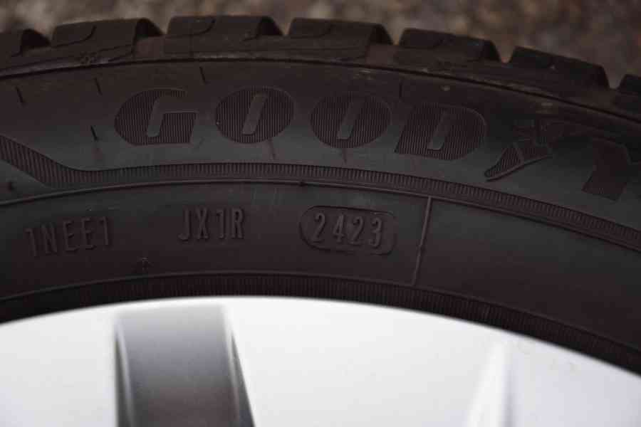 Zimní NOVÝ komplet Škoda Octavia IV+205/55R17 GoodYear - foto 16