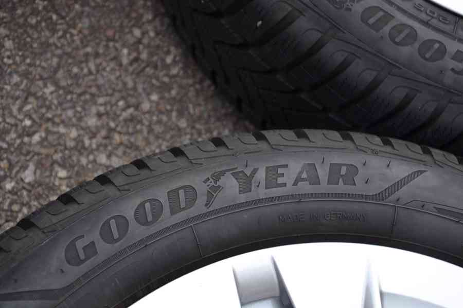 Zimní NOVÝ komplet Škoda Octavia IV+205/55R17 GoodYear - foto 7