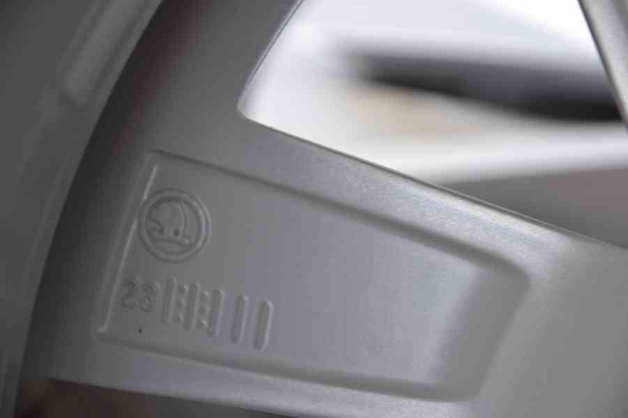 Zimní NOVÝ komplet Škoda Octavia IV+205/55R17 GoodYear - foto 15