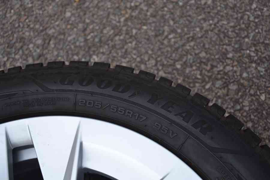 Zimní NOVÝ komplet Škoda Octavia IV+205/55R17 GoodYear - foto 6