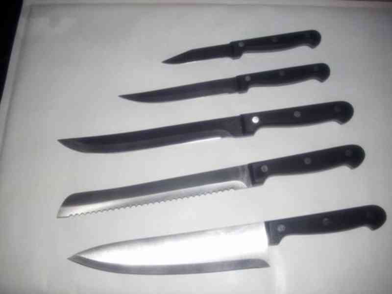5-ti dílná sada nožů s plastovým stojanem