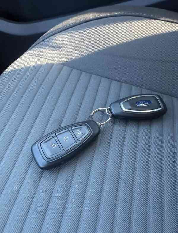 Ford Grand C-Max 2,0TDCi Titanium AUT 110kw - foto 19