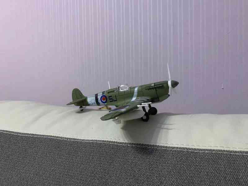 4D model nacvakávací stavebnice Spitfire (tmavě zelená) 1:48 - foto 7