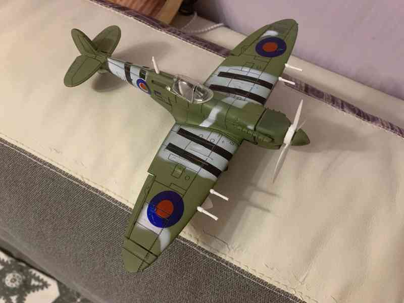 4D model nacvakávací stavebnice Spitfire (tmavě zelená) 1:48 - foto 6