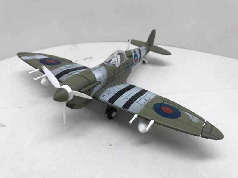 4D model nacvakávací stavebnice Spitfire (tmavě zelená) 1:48 - foto 1