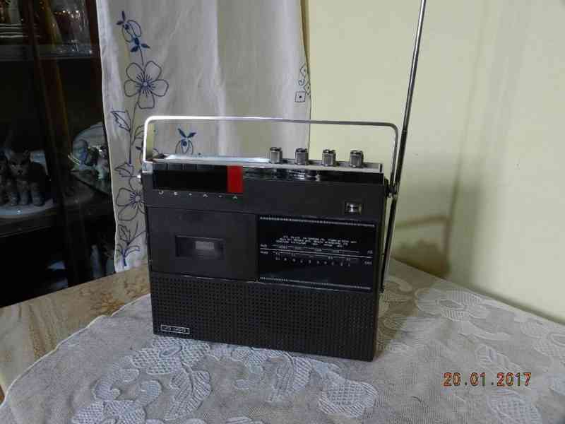 Rádio Blaupunkt Bari CR 7 652 030 - 1972-1974 - foto 1