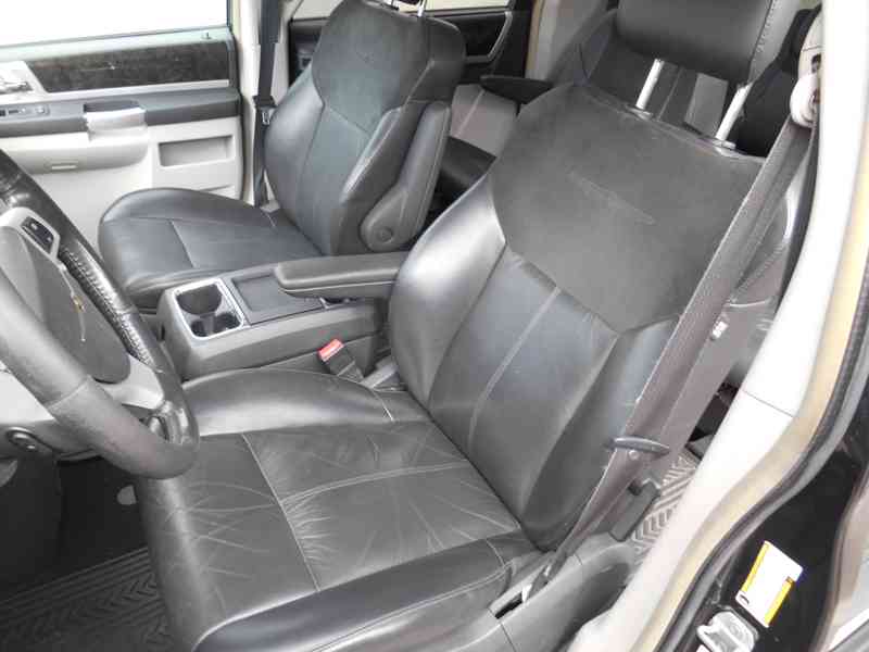 Chrysler Grand Voyager 3,8 RT EU CH Limited 2011 - foto 15