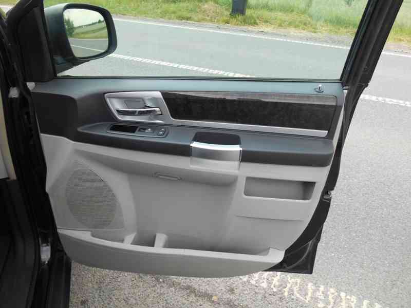 Chrysler Grand Voyager 3,8 RT EU CH Limited 2011 - foto 13