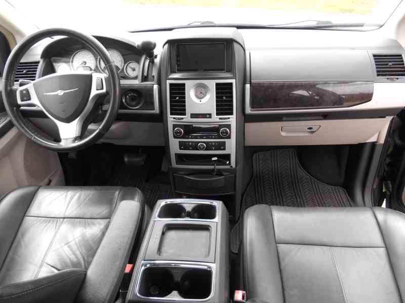 Chrysler Grand Voyager 3,8 RT EU CH Limited 2011 - foto 11