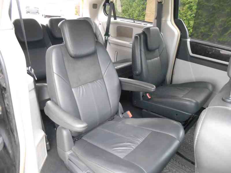 Chrysler Grand Voyager 3,8 RT EU CH Limited 2011 - foto 9