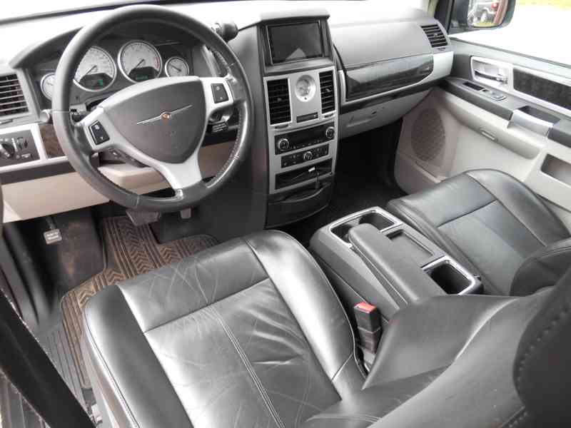 Chrysler Grand Voyager 3,8 RT EU CH Limited 2011 - foto 17