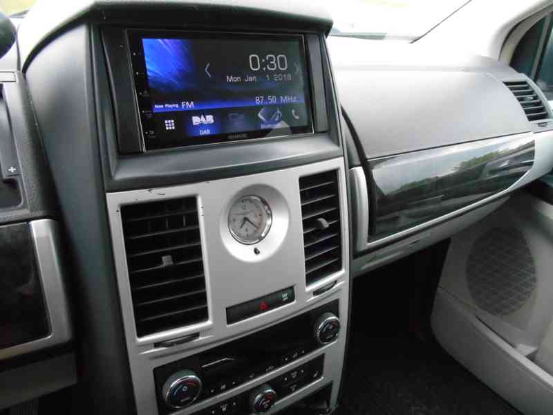 Chrysler Grand Voyager 3,8 RT EU CH Limited 2011 - foto 21