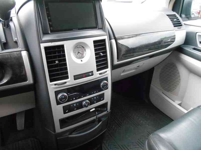 Chrysler Grand Voyager 3,8 RT EU CH Limited 2011 - foto 19