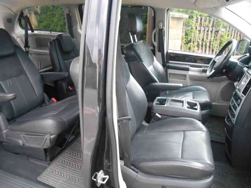 Chrysler Grand Voyager 3,8 RT EU CH Limited 2011 - foto 10