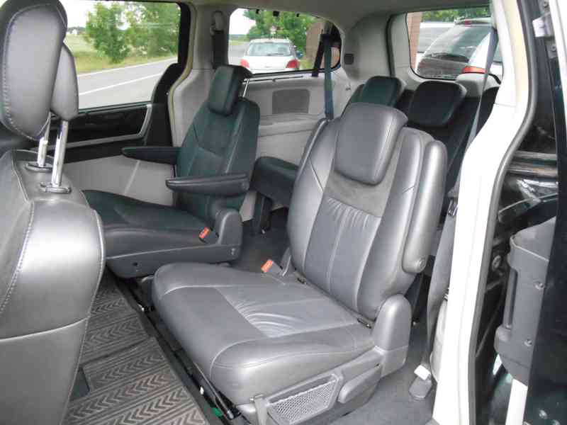 Chrysler Grand Voyager 3,8 RT EU CH Limited 2011 - foto 14