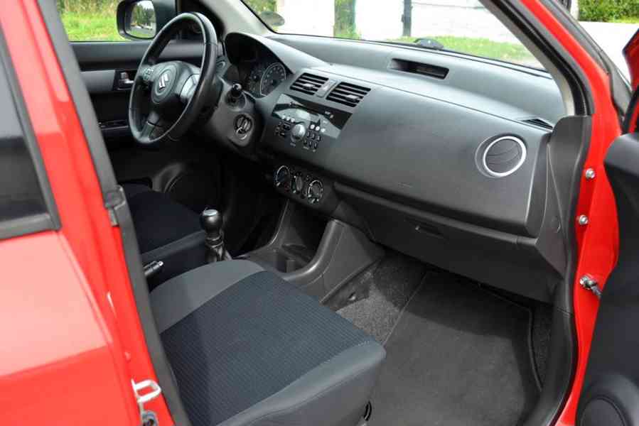Suzuki Swift 1.3i 16V 68kW Dance 5dv. - foto 14