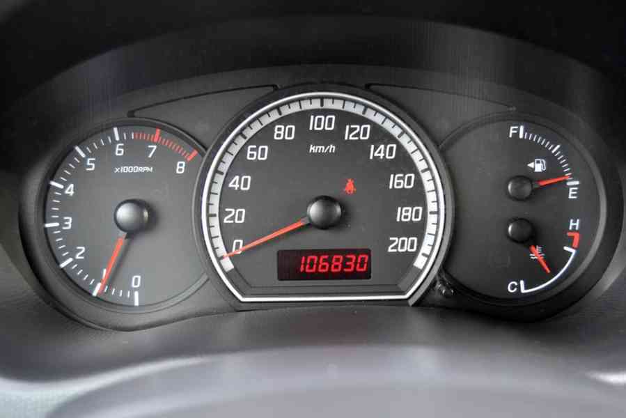 Suzuki Swift 1.3i 16V 68kW Dance 5dv. - foto 10