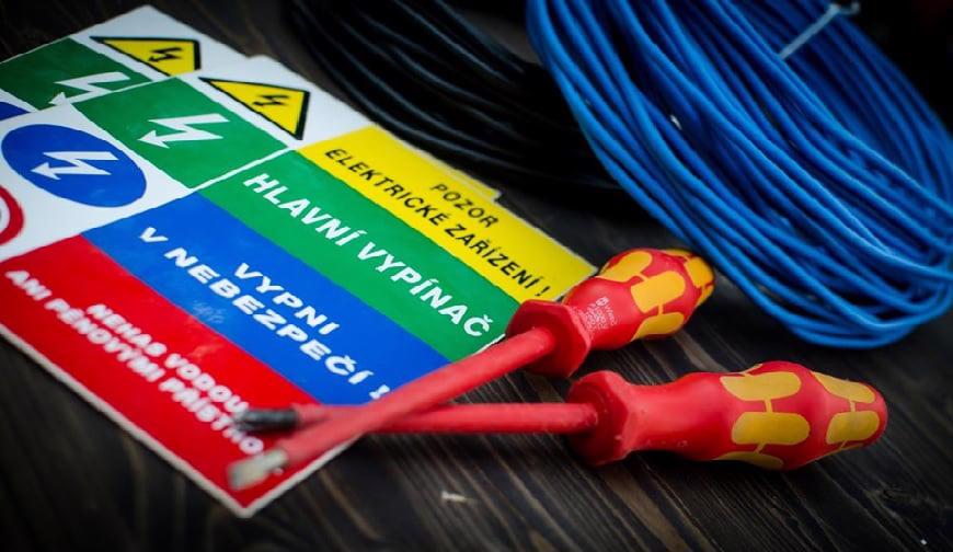 Průmyslový elektrikář – výroba a montáž rozvaděčů, Sasko, 22