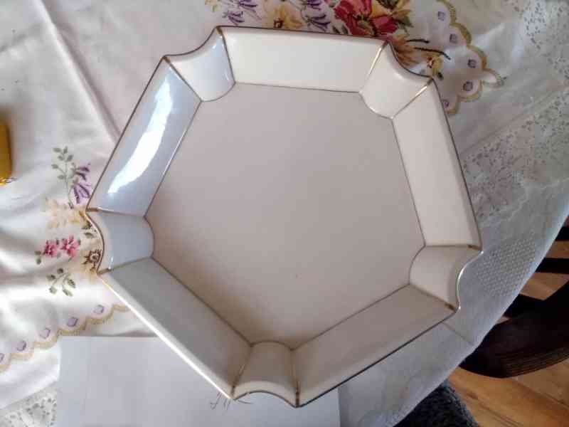 Starý porcelánový tác pětiúhelníkového tvaru se zlatou ozdob - foto 6