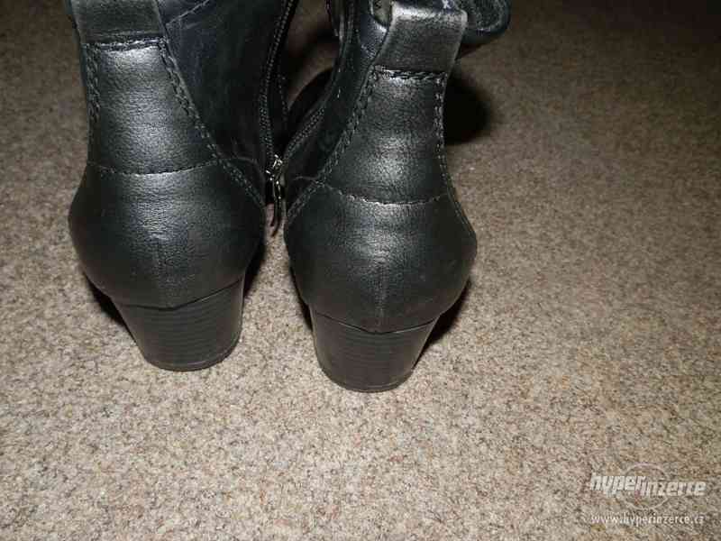 Kožené zateplené boty zn.Tamaris vel.39 - foto 7