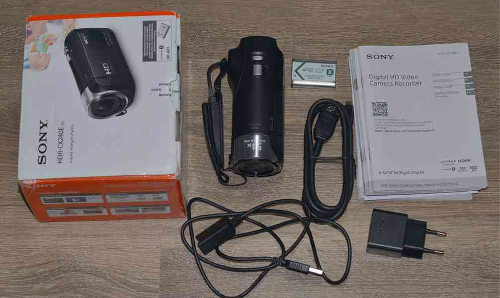 Digitální videokamera: Sony HDR-CX240 **Full HDV*27x Op.Zoom