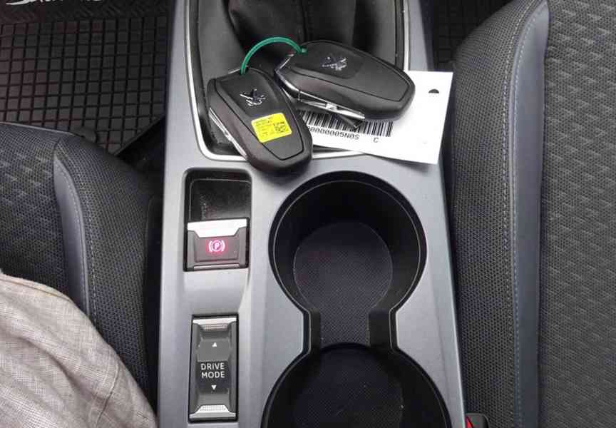 Peugeot 2008 1.5 BlueHDi r.v.2020 1.Maj.serv.kníž.ČR - foto 15
