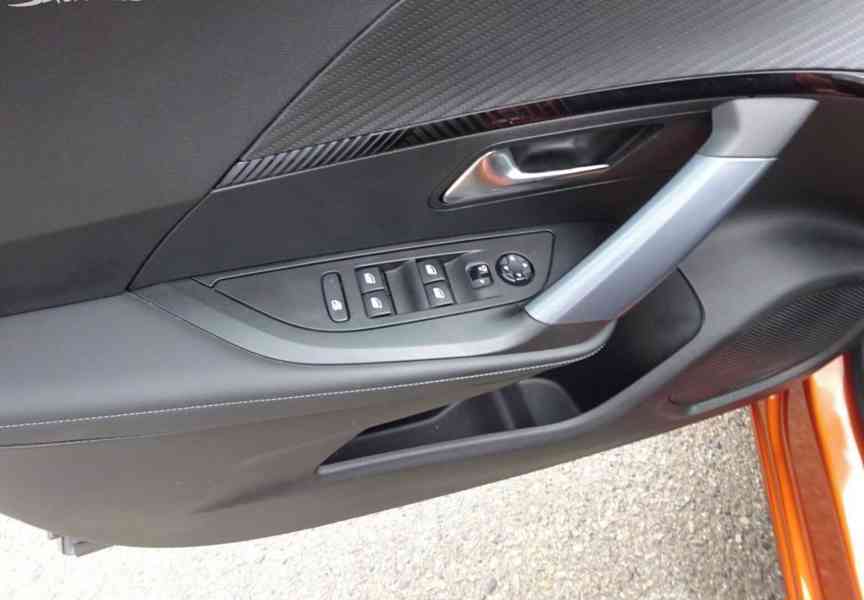 Peugeot 2008 1.5 BlueHDi r.v.2020 1.Maj.serv.kníž.ČR - foto 6