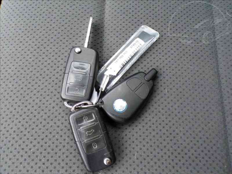 Volkswagen Golf 1,6 FSI 1.MAJITEL,COMFORT - foto 20