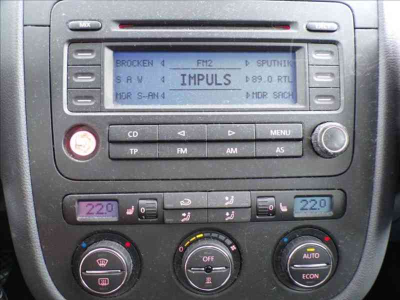 Volkswagen Golf 1,6 FSI 1.MAJITEL,COMFORT - foto 7