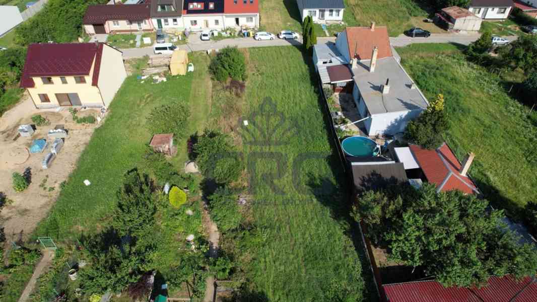 PRODEJ STAVEBNÍHO POZEMKU O CP 565 m2 V HRUŠOVANECH U BRNA - foto 2