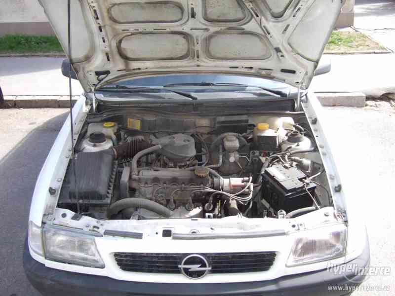 Opel Astra F caravan 1.4,Eko zaplacen,dál. známka roční 2012 - foto 2