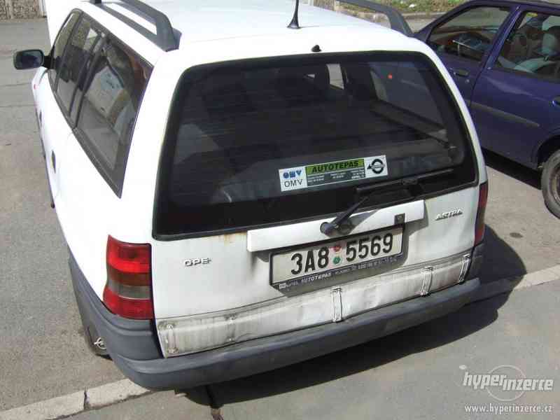 Opel Astra F caravan 1.4,Eko zaplacen,dál. známka roční 2012 - foto 3