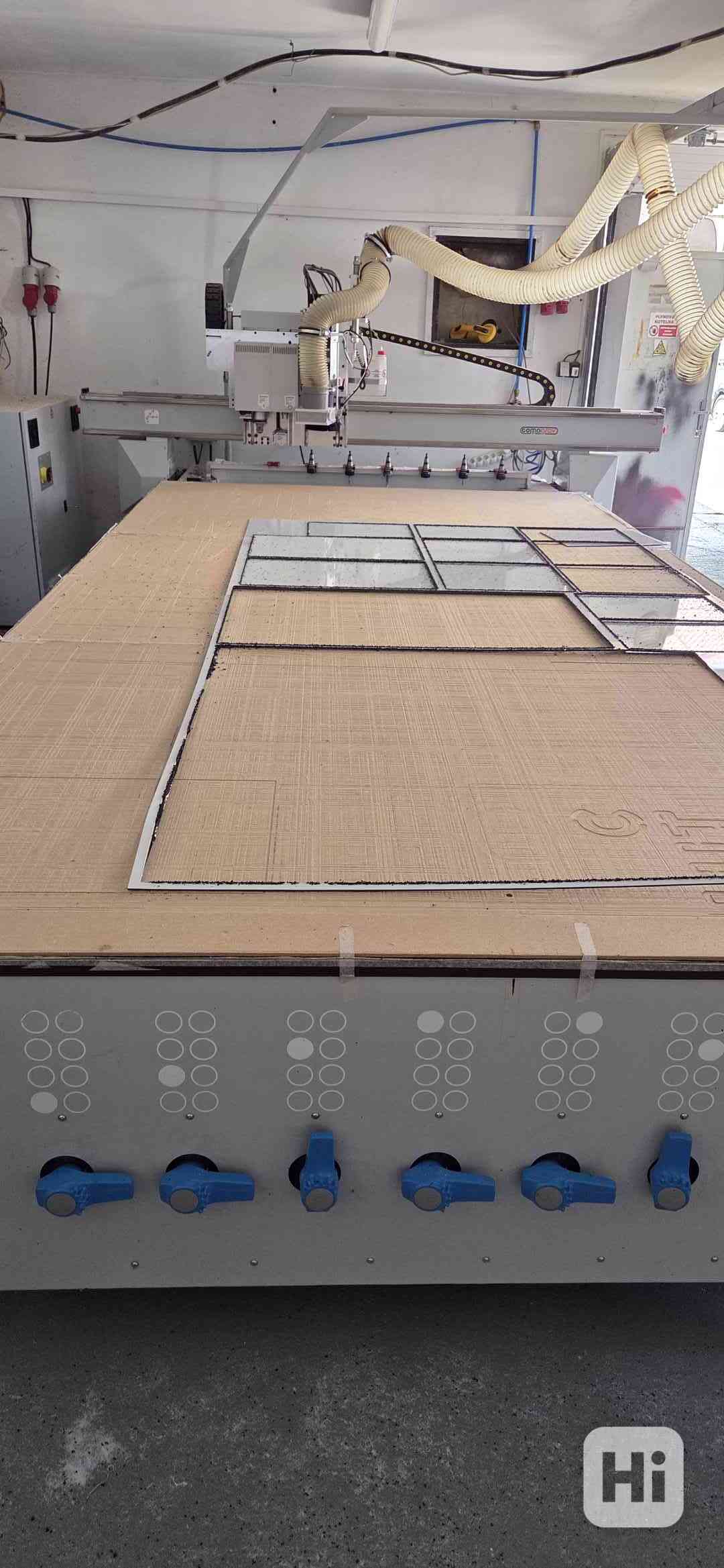 Velkoplošný CNC frézovací a řezací router zn.Comagrav - foto 1