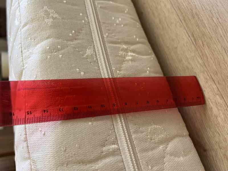 Prodám bílou postel z masivu včetně matrace - foto 9