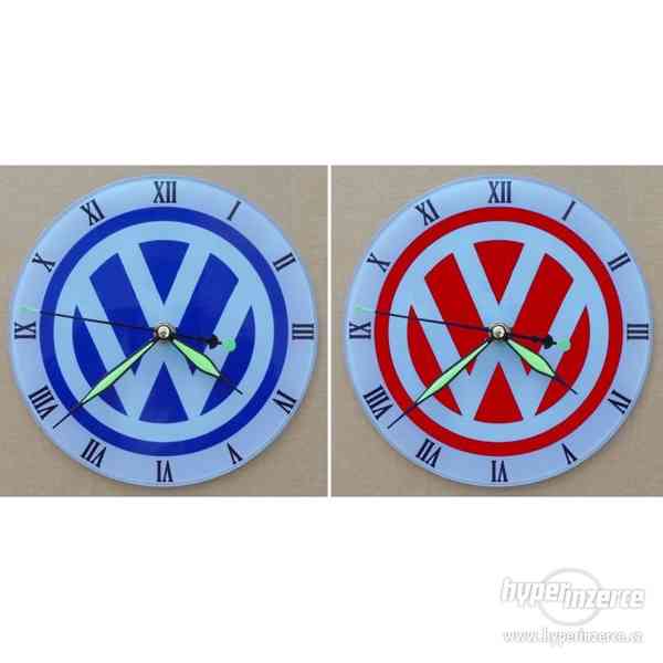 Skleněné hodiny Volkswagen - modré, červené