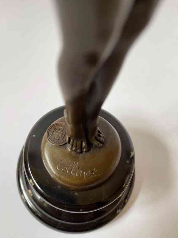 Diana s lukem bohyně lovu - bronzová socha - foto 6